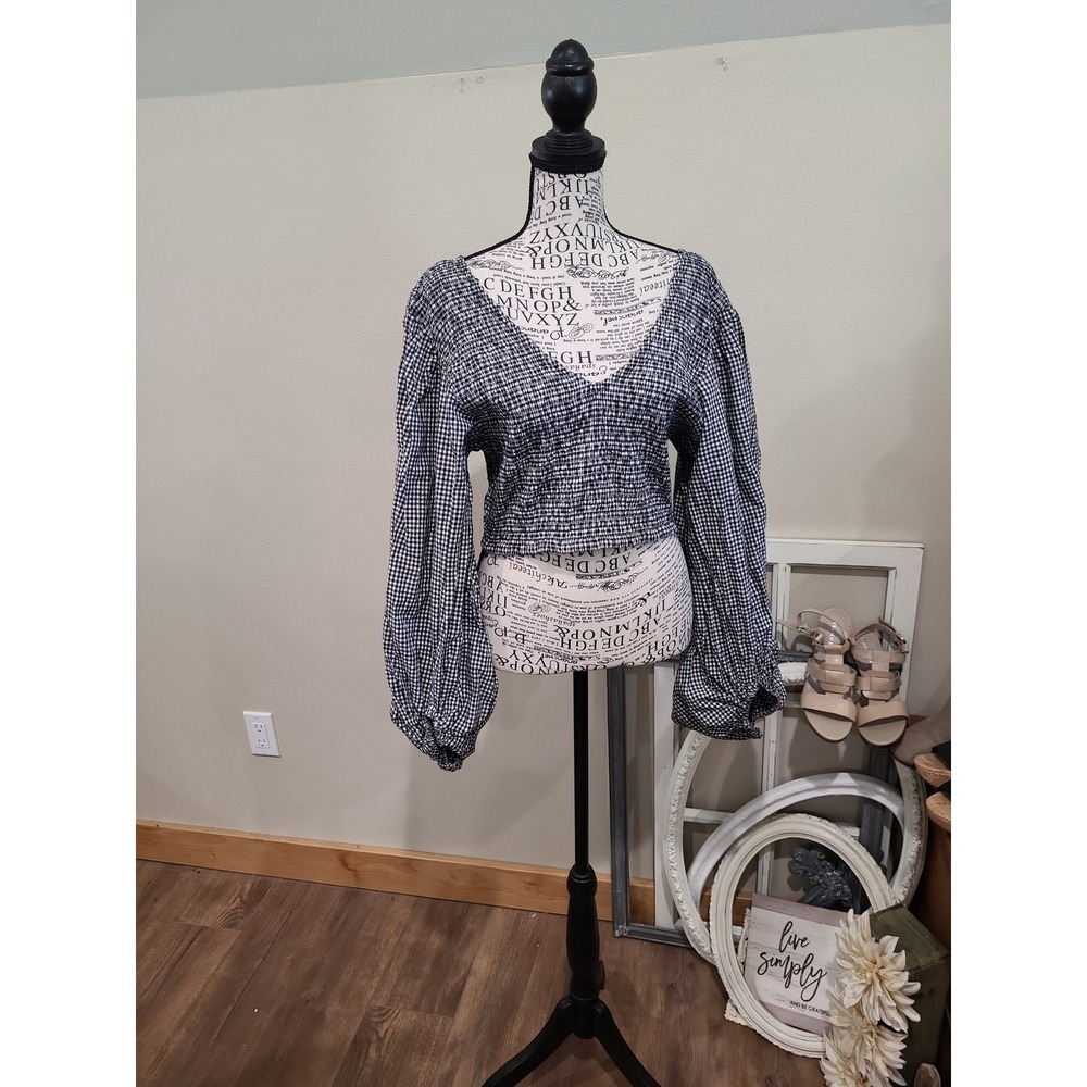 Live 4 Truth Womens SZ XL Black and White Gingham smocked crop w/balloon sleeves